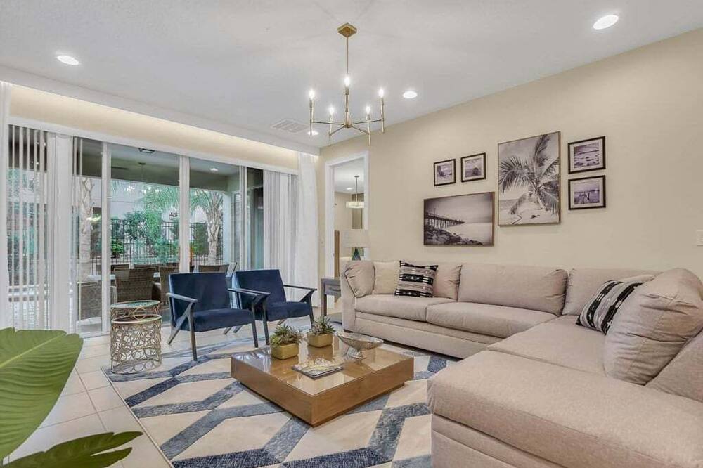 Encore Resort 1519 - Modern villa with private pool & game room near Disney