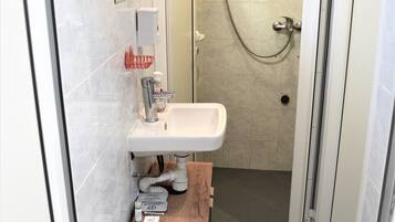 Hårtørrer, bidet, håndklæder, Sæbe