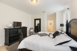 6 bedrooms, iron/ironing board, WiFi, bed sheets - Last Minute Disney Getaway! Villa with Private Pool & Hot Tub. Book Now! #65631 (Orlando)