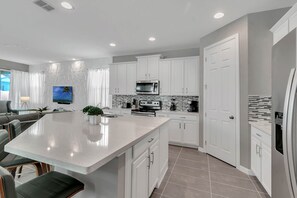 Fridge, microwave, oven, stovetop - Last Minute Disney! Private Pool, Hot Tub, Game Room & Themed Bedrooms. Book Now! #65637 (Orlando)