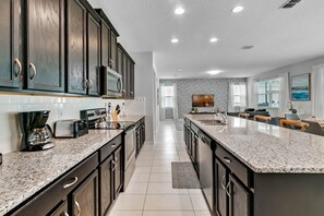 Fridge, microwave, oven, stovetop - Last Minute Disney! Private Pool, Hot Tub, Game Room & Themed Bedrooms. Book Now! #65671 (Orlando)