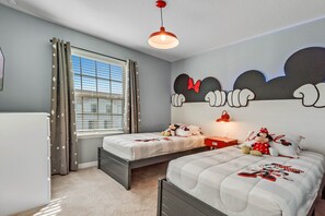 5 bedrooms, iron/ironing board, WiFi, bed sheets
