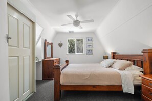 3 bedrooms, bed sheets