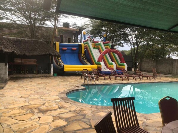 Outdoor pool - Lake Elementaita Villas (Gilgil)