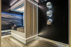 9 bedrooms, iron/ironing board, WiFi, bed sheets