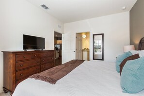 3 habitaciones, tabla de planchar con plancha, wifi y ropa de cama 