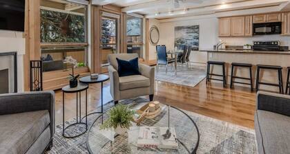 Center of Aspen 2BR, 2BA with AC!
