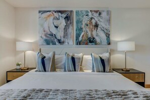 2 soveværelser, pengeskab på værelset, strygejern/strygebræt