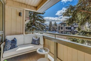 Property grounds - 2BR, 2BA Condo, Walk to Gondola and Shops! (Aspen)