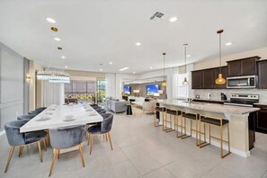 Fridge, microwave, oven, stovetop - Last Minute Disney! Private Pool, Hot Tub, Game Room & Themed Bedrooms. Book Now! #86087 (Orlando)