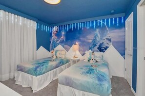 8 quartos, ferros/tábuas de passar roupa, Wi-Fi, roupa de cama