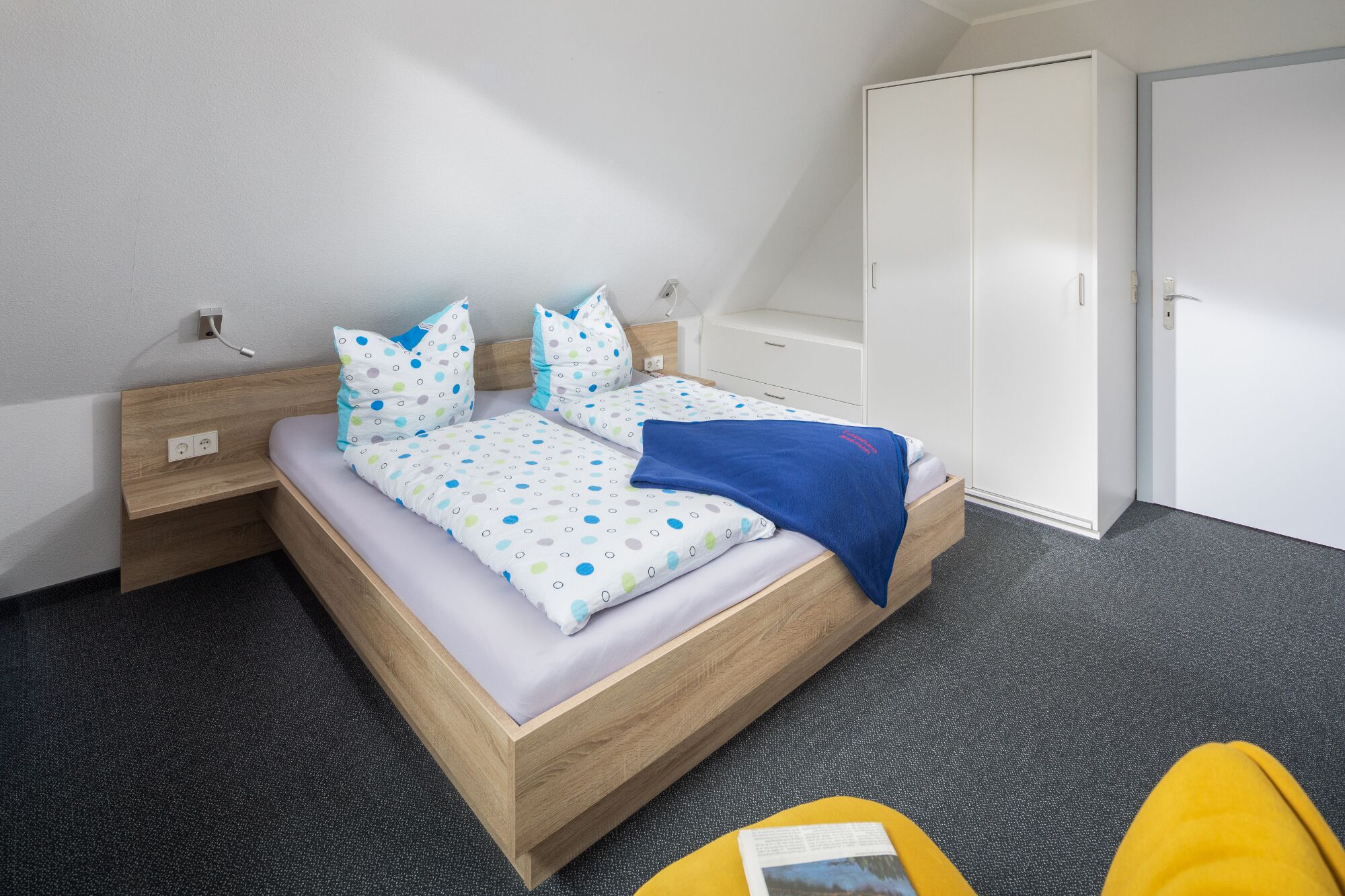 Schlafzimmer 1