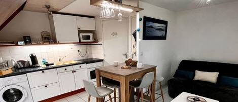 雪櫃、微波爐、焗爐、爐具