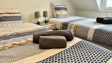 2 bedrooms, iron/ironing board, WiFi, bed sheets