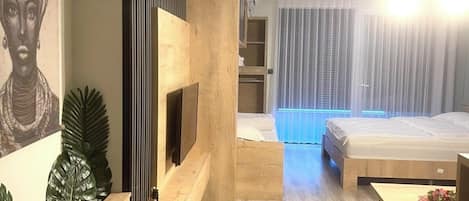 Laptop workspace, free WiFi, bed sheets