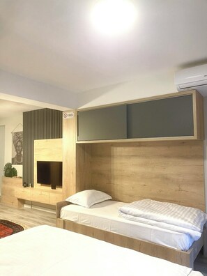Laptop workspace, free WiFi, bed sheets - Nesi apartment (Pristina)