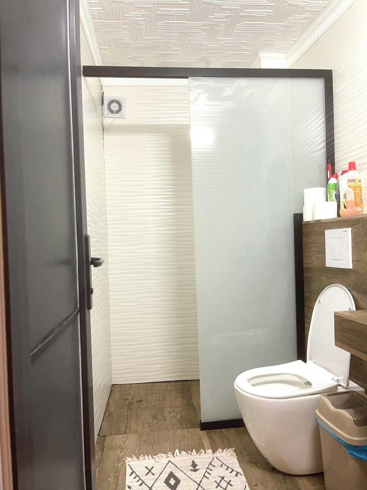 Shower, towels