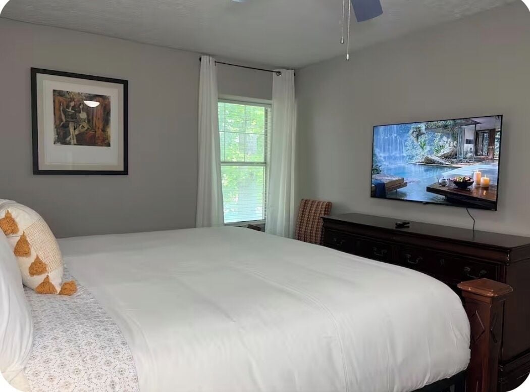 2 slaapkamers, een bureau, een strijkplank/strijkijzer, gratis wifi