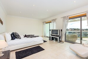 3 quartos, ferros/tábuas de passar roupa, Wi-Fi de cortesia