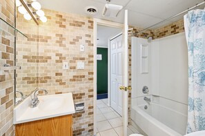 Douche, serviettes fournies