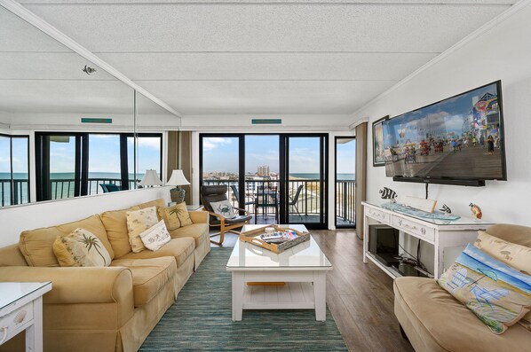 تلفزيون بشاشة مسطحة