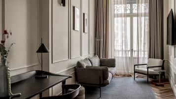 Grand Suite | 起居區 | 60-吋智慧型電視、數位頻道、電視