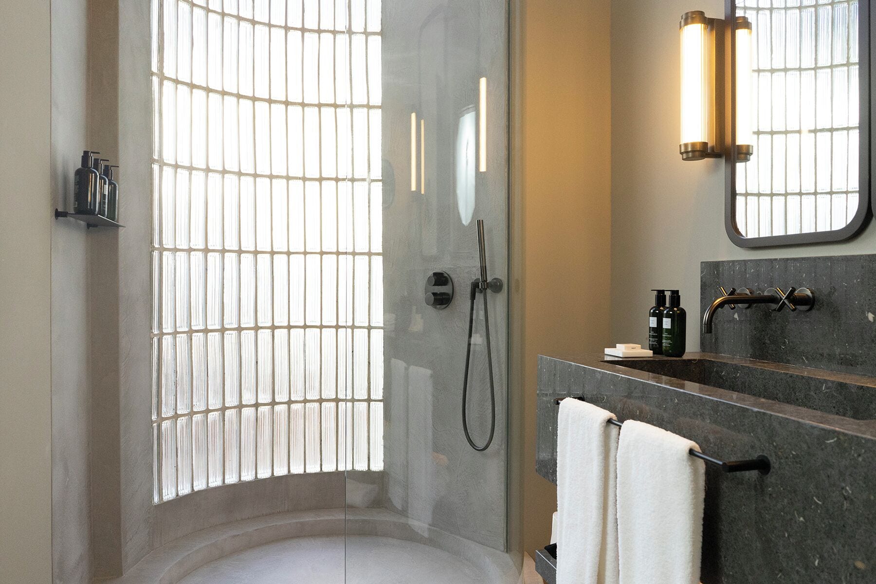 Photo - Mercer Plaza Sevilla 5 GL