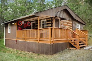 Exterior detail - Creekside Cabin w Hot Tub, Fire Pit, Deck & Grill! (Mount Jackson)