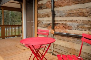Outdoor dining - Creekside Cabin w Hot Tub, Fire Pit, Deck & Grill! (Mount Jackson)