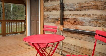 Creekside Cabin w Hot Tub, Fire Pit, Deck & Grill!