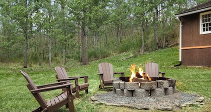 Creekside Cabin w Hot Tub, Fire Pit, Grill, WiFi!