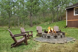 Property grounds - Creekside Cabin w Hot Tub, Fire Pit, Deck & Grill! (Mount Jackson)