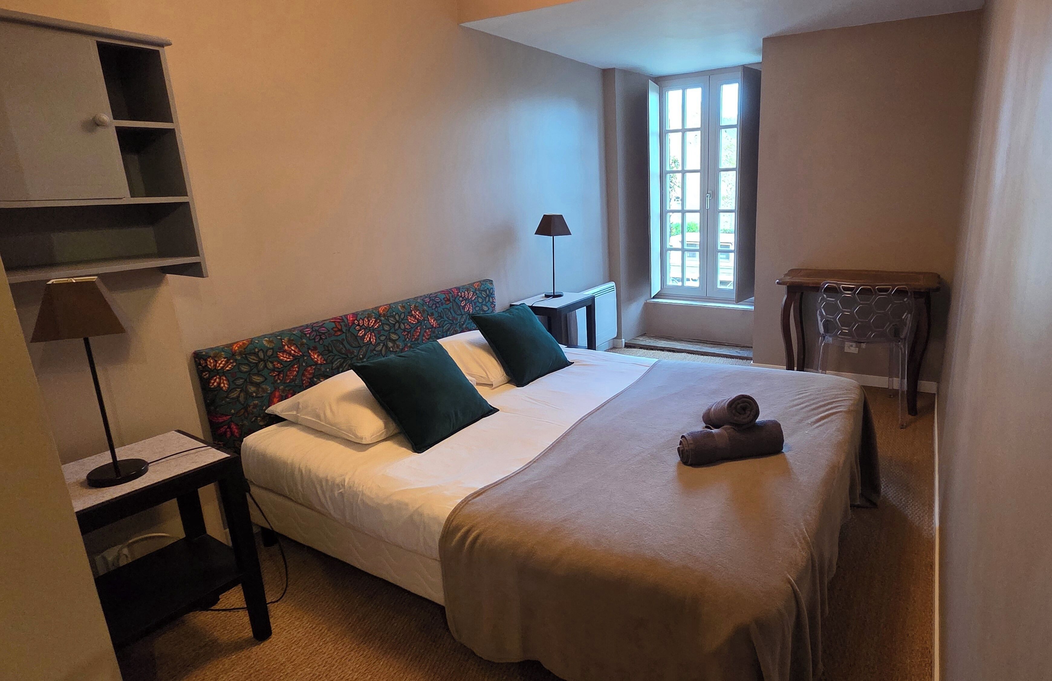 Standard Double Room | Desk, blackout drapes, soundproofing, iron/ironing board