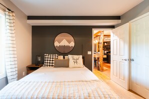 3 室のベッドルーム、旅行用ベビーベッド、WiFi (無料)、ベッドシーツ