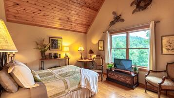 3 bedrooms, desk, WiFi, bed sheets