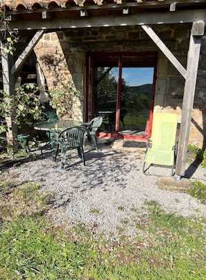Outdoor dining - Gite Grenouille, Single-storey house in a quiet location (Avène)