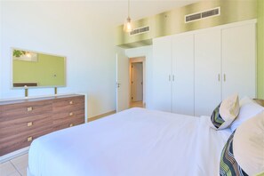 Apartment (4 Bedrooms) | 4 bedrooms, iron/ironing board, bed sheets - Stunning Beach Front Apt Dubai Eye View JBR Dubai (Dubai)