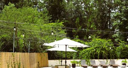 Azalea Pines Retreat: Pool+Beach+Forest+5acres