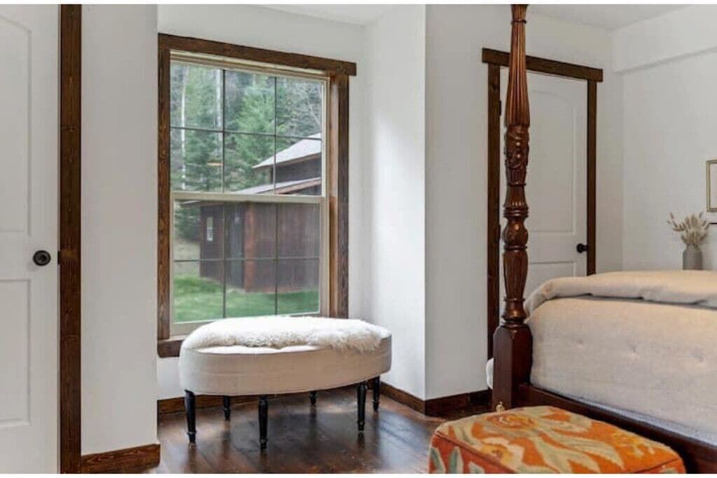 Whitefish Outpost Cozy Cabin. 3 miles from town!