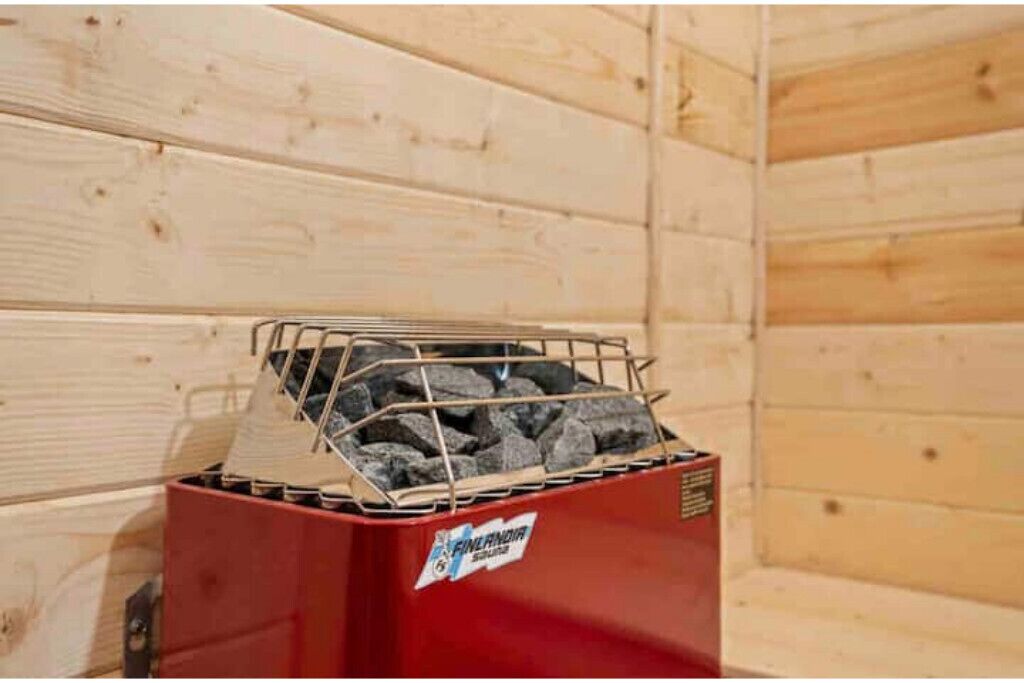 Whitefish Outpost Cozy Cabin. 3 miles from town!