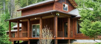 Whitefish Outpost Cozy Cabin. 3 miles from town!