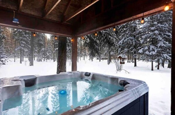Outdoor spa tub