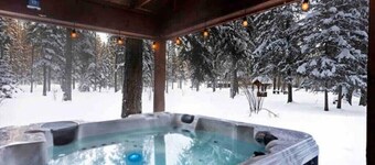 Whitefish Outpost Cozy Cabin. 3 miles from town!