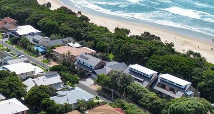 Welcome to "Buddha Beach House," the perfect beach retreat in coastal haven Sawtell.