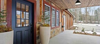 Peaceful cabin overlooking meadow with hot tub