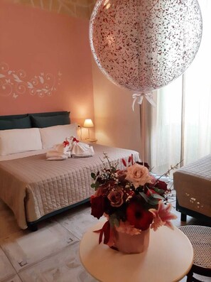Classic Room | Down comforters, in-room safe, iron/ironing board, free WiFi - Antica Dimora Le sette Lune (Altamura)