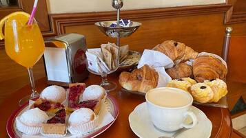 Tägliches großes Frühstück gegen Gebühr