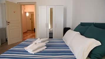 Classic-Dreibettzimmer | Daunenbettdecken, Zimmersafe, Bügeleisen/Bügelbrett, kostenloses WLAN