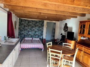 1 chambre, fer et planche Ă  repasser, lit parapluie, Wi-Fi gratuit