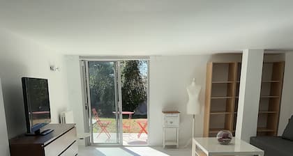 Studio "Le magnifique", Ă 10 min des plages!